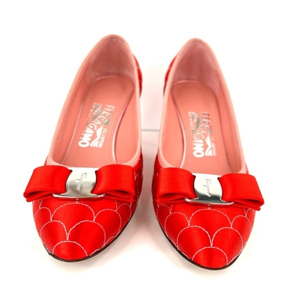 SALVATORE FERRAGAMO Carla Quilted Red Satin Fabric Bow Vara Heel Pumps Size 6 - Picture 12 of 13